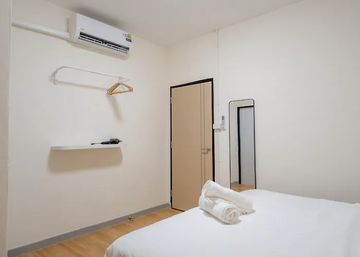 別荘 Near Bts Only 2 Mins Walk To Bts Phahon Yothin 24 - Lively Townhome バンコク都