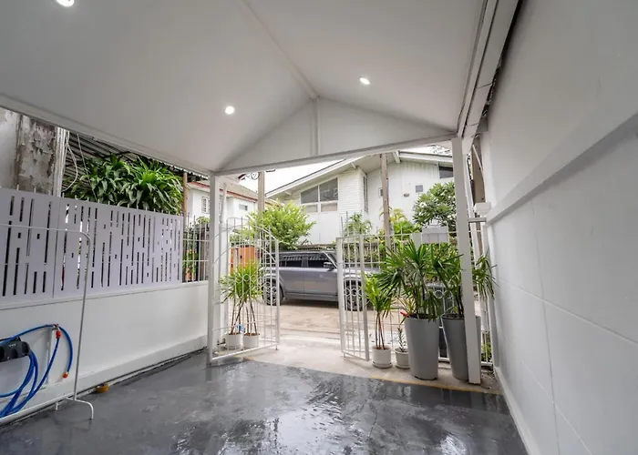 Near Bts Only 2 Mins Walk To Bts Phahon Yothin 24 - Lively Townhome * バンコク都