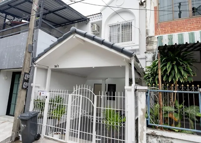 Near Bts Only 2 Mins Walk To Bts Phahon Yothin 24 - Lively Townhome